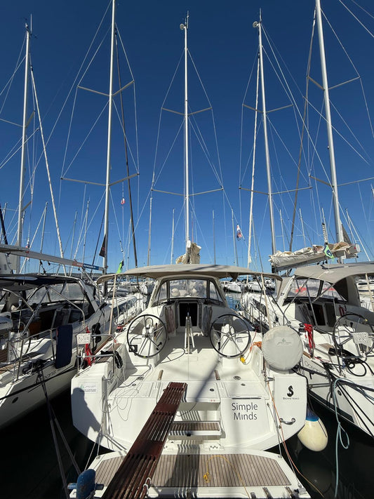 The "38.1 Floating Base" | Buchungs-Anfrage & Crew-Upgrade