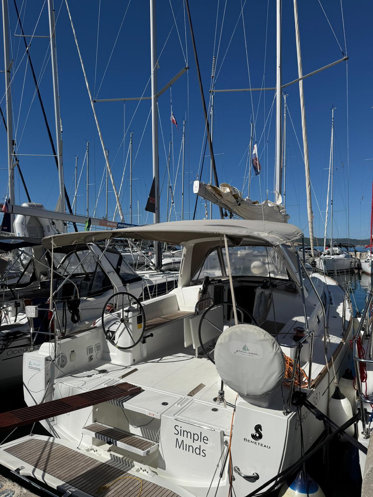 The "38.1 Floating Base" | Buchungs-Anfrage & Crew-Upgrade