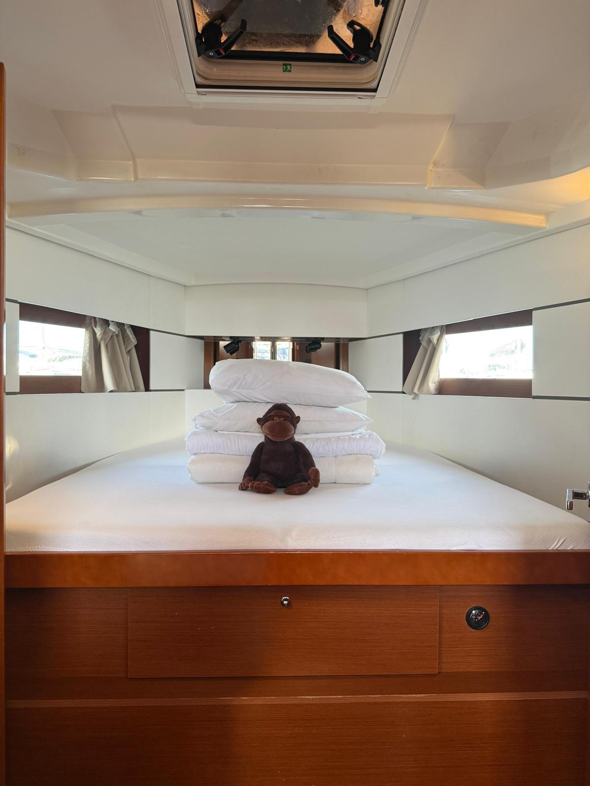 The "38.1 Floating Base" | Buchungs-Anfrage & Crew-Upgrade